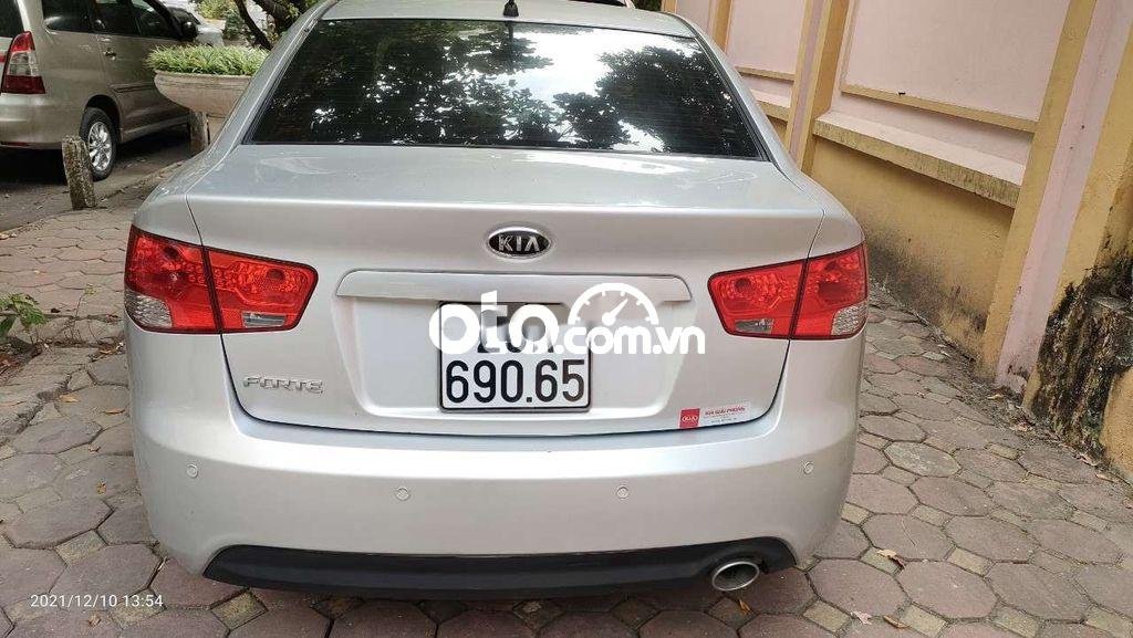 Kia Forte  MT  2013 - Cần bán Kia Forte 1.6MT 2013, màu bạc, giá tốt