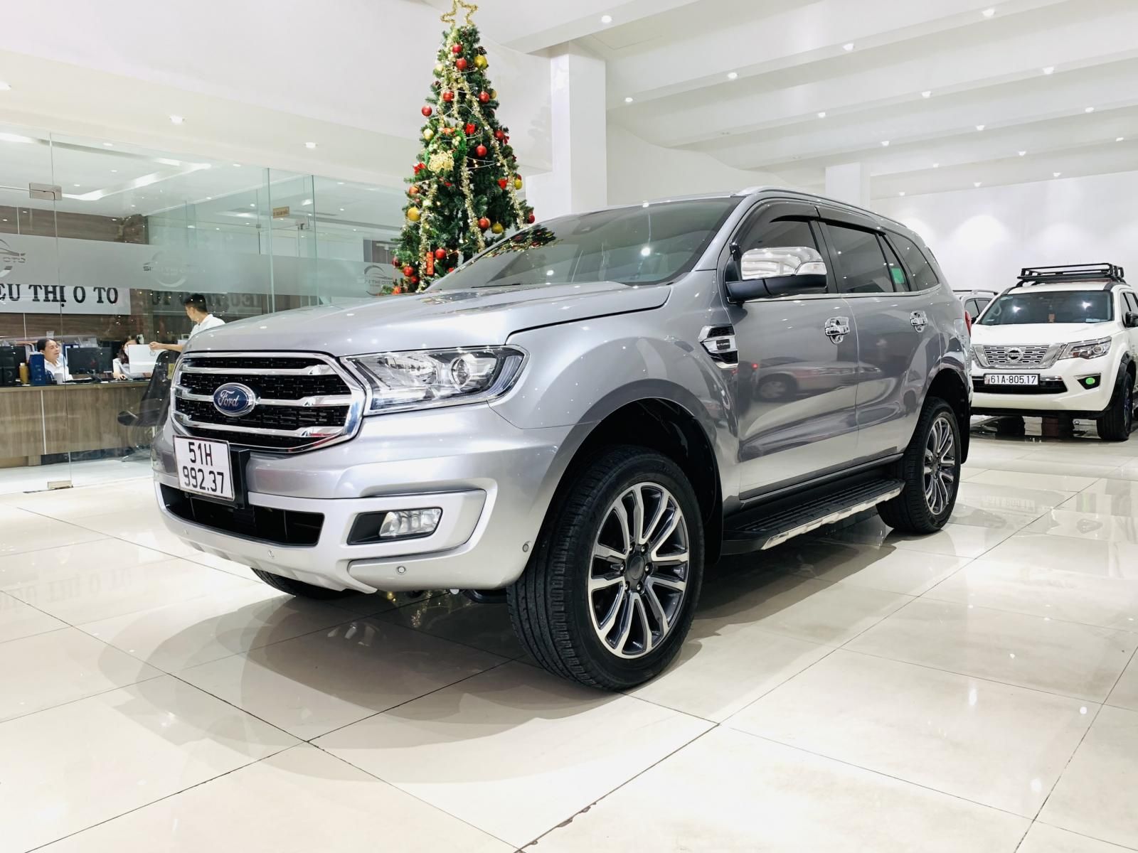 Ford Everest AT 2019 - Bán xe Ford Everest AT sản xuất 2019, xe cực mới, máy dầu, biển thành phố, có trả góp