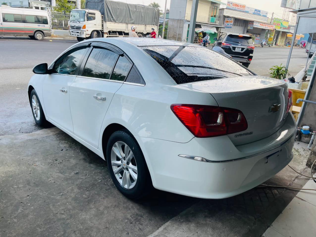 Chevrolet Cruze  LT  2016 - Bán Chevrolet Cruze LT sản xuất năm 2016, màu trắng, giá chỉ 315 triệu