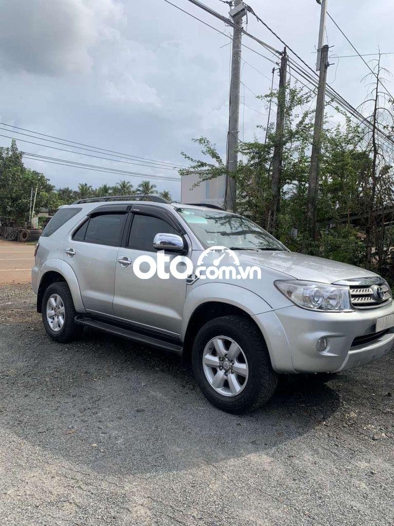 Toyota Fortuner G 2009 - Bán Toyota Fortuner G đời 2009, màu bạc số sàn