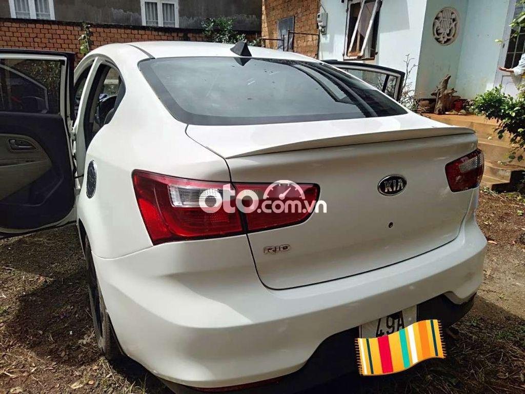 Kia Rio  1.4L MT 2015 - Bán xe Kia Rio 1.4L MT sản xuất 2015, màu trắng