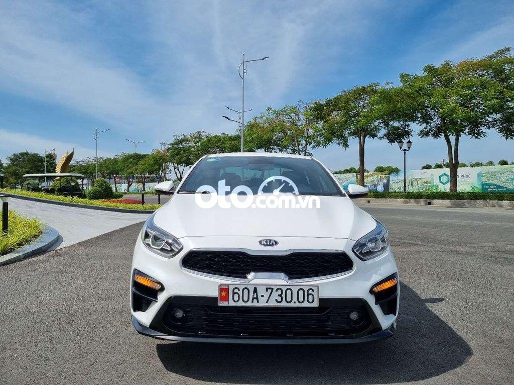 Kia Cerato 2019 - Bán xe Kia Cerato Premium sản xuất năm 2019, màu trắng còn mới, 595tr