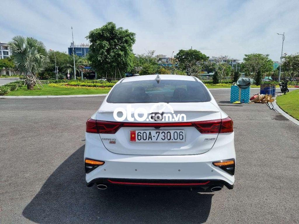 Kia Cerato 2019 - Bán xe Kia Cerato Premium sản xuất năm 2019, màu trắng còn mới, 595tr