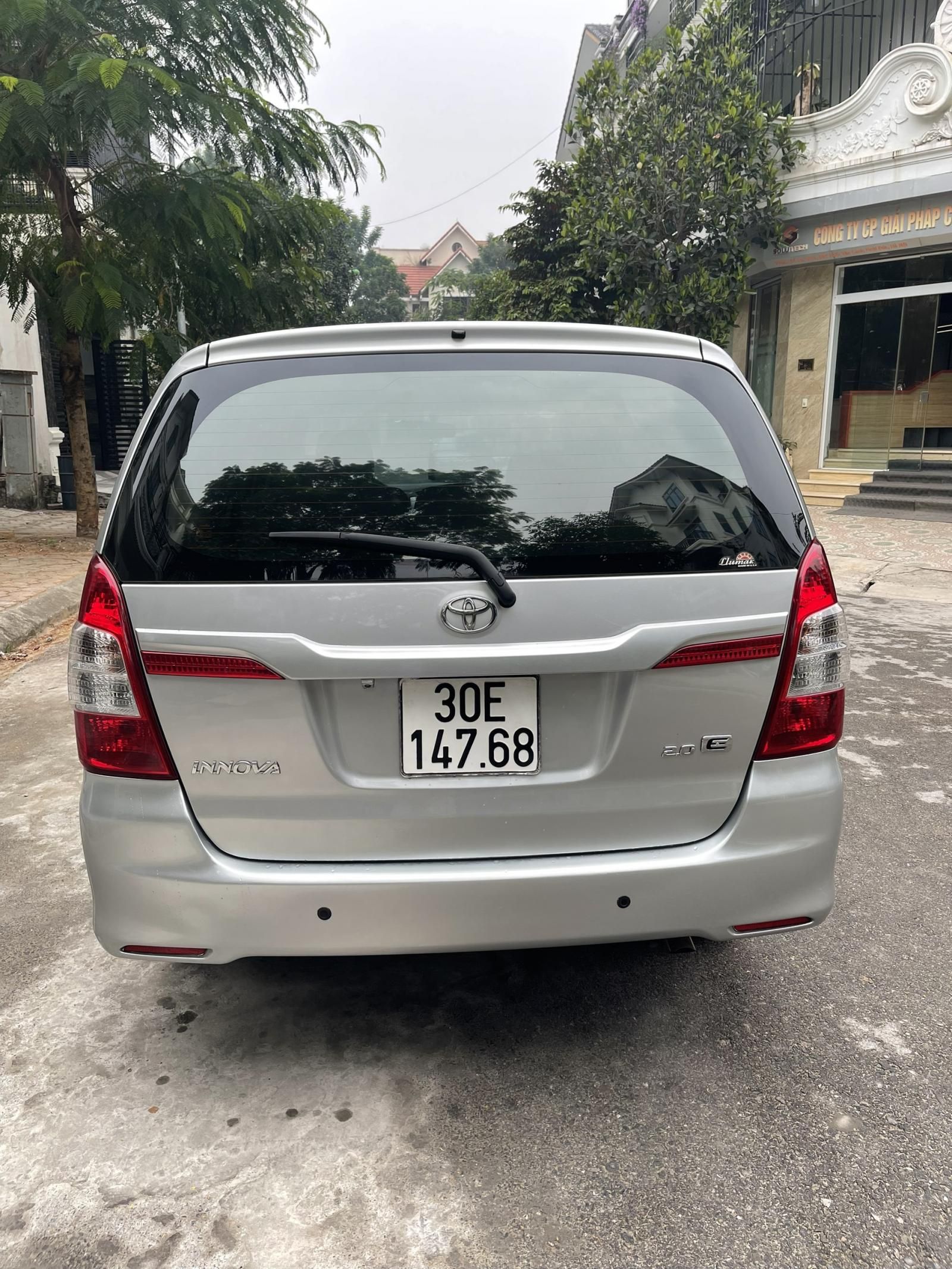 Toyota Innova 2.0E 2016 - Gia Hưng Auto bán xe Innova 2.0E màu bạc, 1 chỉ từ mới