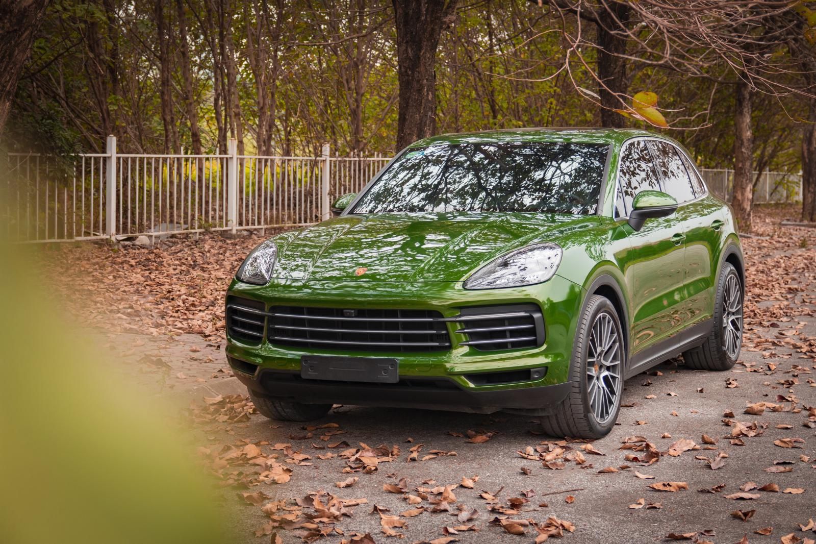 Porsche Cayenne AT 2019 - Cần bán Porsche Cayenne AT sản xuất 2019 màu xanh ánh kim (Biscay BlueMetallic) đã Wrap MambaGreer giá chỉ 6 tỷ 150tr