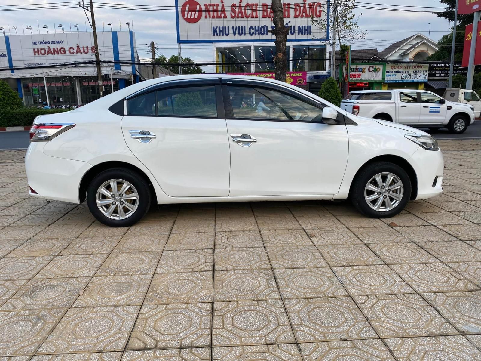 Toyota Vios   1.5E  2015 - Cần bán lại xe Toyota Vios 1.5E 2015, màu trắng