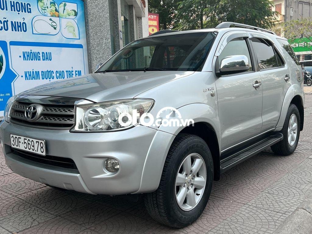 Toyota Fortuner V 2010 - Bán ô tô Toyota Fortuner V đời 2010, màu bạc