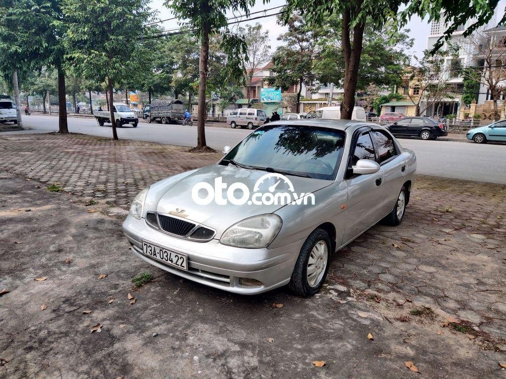 Daewoo Nubira 2002 - Cần bán gấp Daewoo Nubira đời 2002, màu bạc