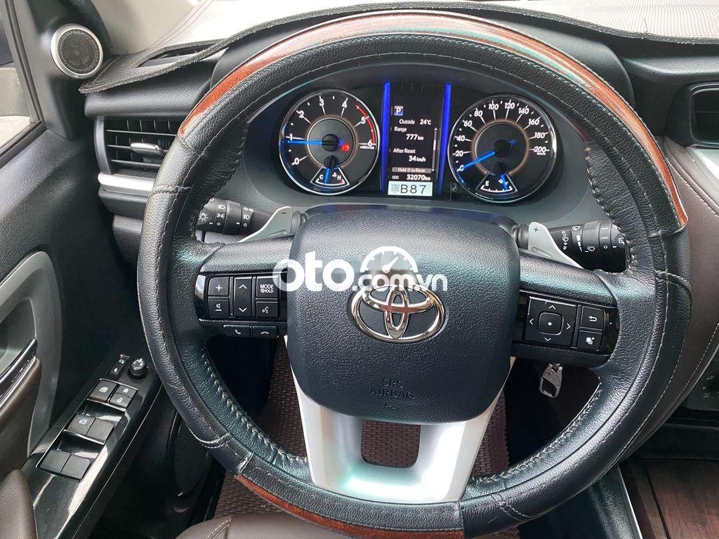 Toyota Fortuner   2.4AT  2019 - Cần bán lại xe Toyota Fortuner 2.4AT năm sản xuất 2019, màu trắng  