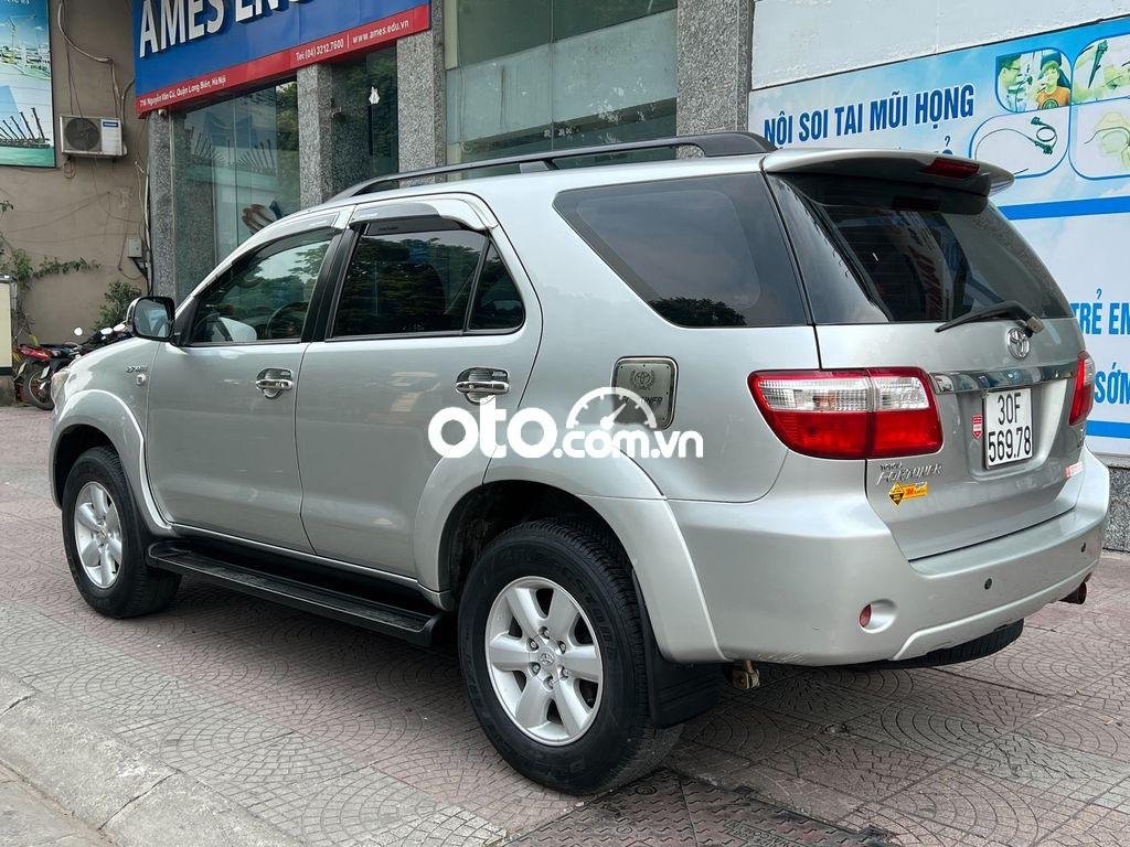 Toyota Fortuner V 2010 - Bán ô tô Toyota Fortuner V đời 2010, màu bạc