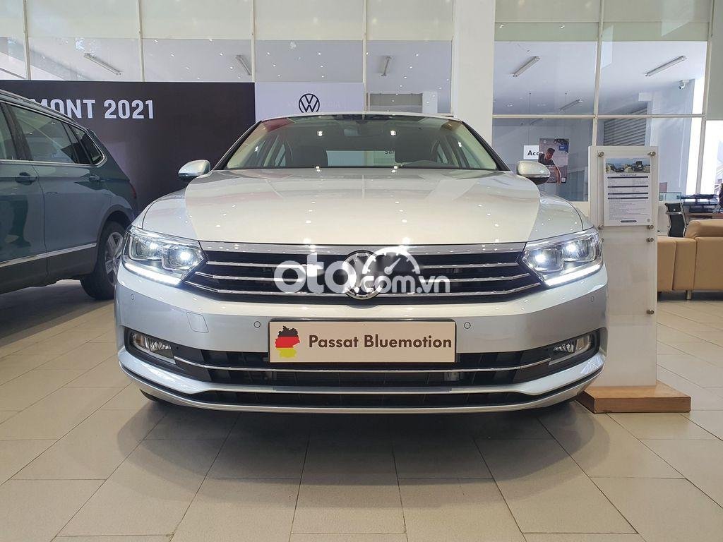 Volkswagen Passat 2018 - Cần bán xe Volkswagen Passat đời 2018, màu bạc, nhập khẩu