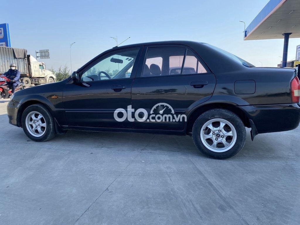 Mazda 323 2004 - Bán xe Mazda 323 đời 2004, màu đen xe gia đình