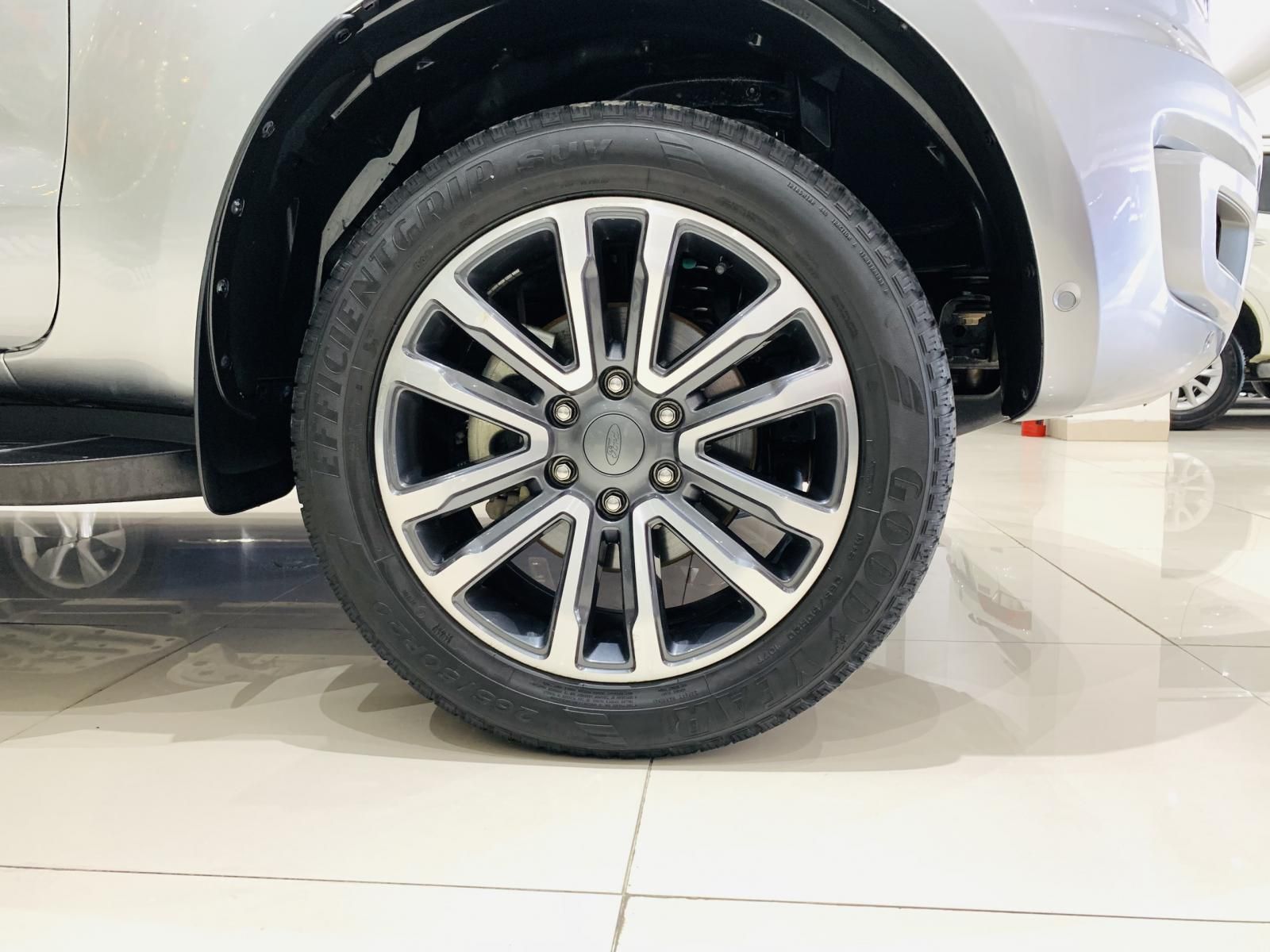 Ford Everest AT 2019 - Bán xe Ford Everest AT sản xuất 2019, xe cực mới, máy dầu, biển thành phố, có trả góp