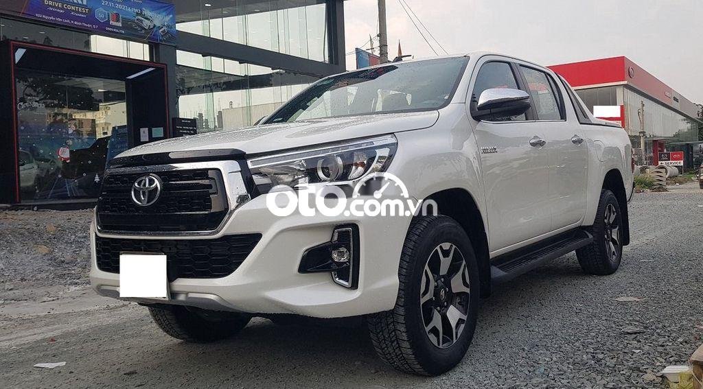 Toyota Hilux   2.8G AT 4x4 2018 - Cần bán gấp Toyota Hilux 2.8G AT 4x4 đời 2018, màu trắng, nhập khẩu