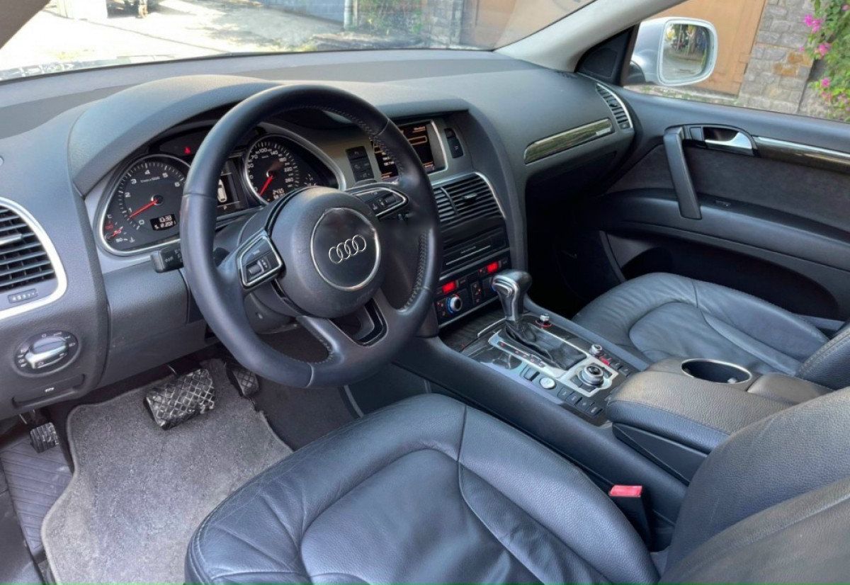 Audi Q7 3.0 AT 2013 - Cần bán gấp Audi Q7 3.0 AT đời 2013, màu bạc, nhập khẩu nguyên chiếc