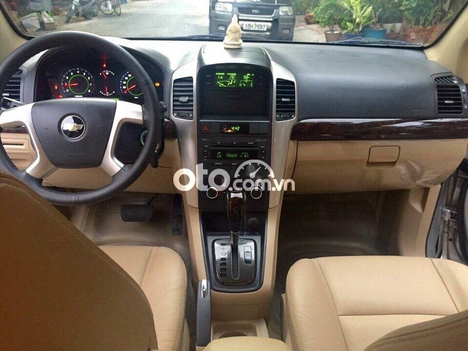 Chevrolet Captiva   LTZ   2011 - Bán Chevrolet Captiva LTZ đời 2011, màu bạc còn mới giá cạnh tranh