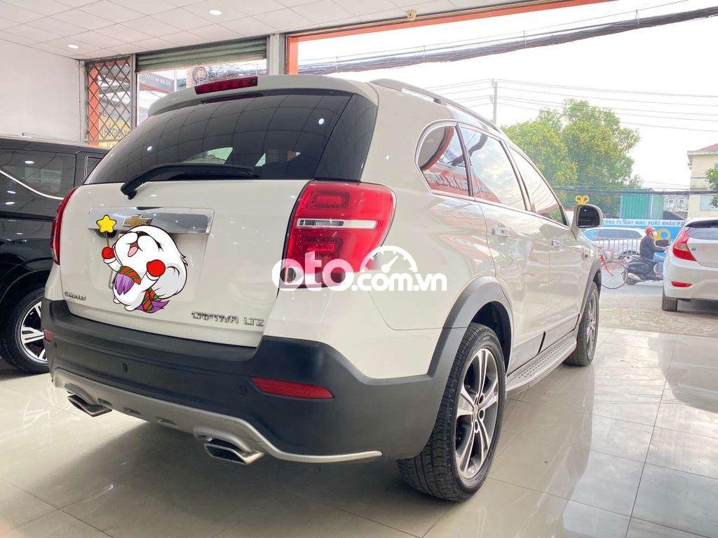 Chevrolet Captiva LTZ 2016 - Bán ô tô Chevrolet Captiva LTZ sản xuất 2016, màu trắng, nhập khẩu nguyên chiếc