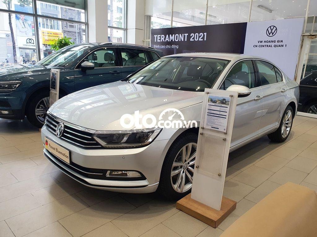 Volkswagen Passat 2018 - Cần bán xe Volkswagen Passat đời 2018, màu bạc, nhập khẩu