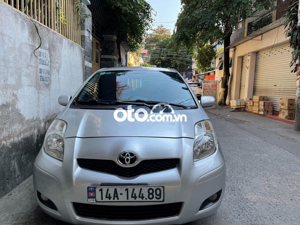 Toyota Yaris Verso    2010 - Cần bán gấp Toyota Yaris Verso sản xuất năm 2010, màu bạc, nhập khẩu  