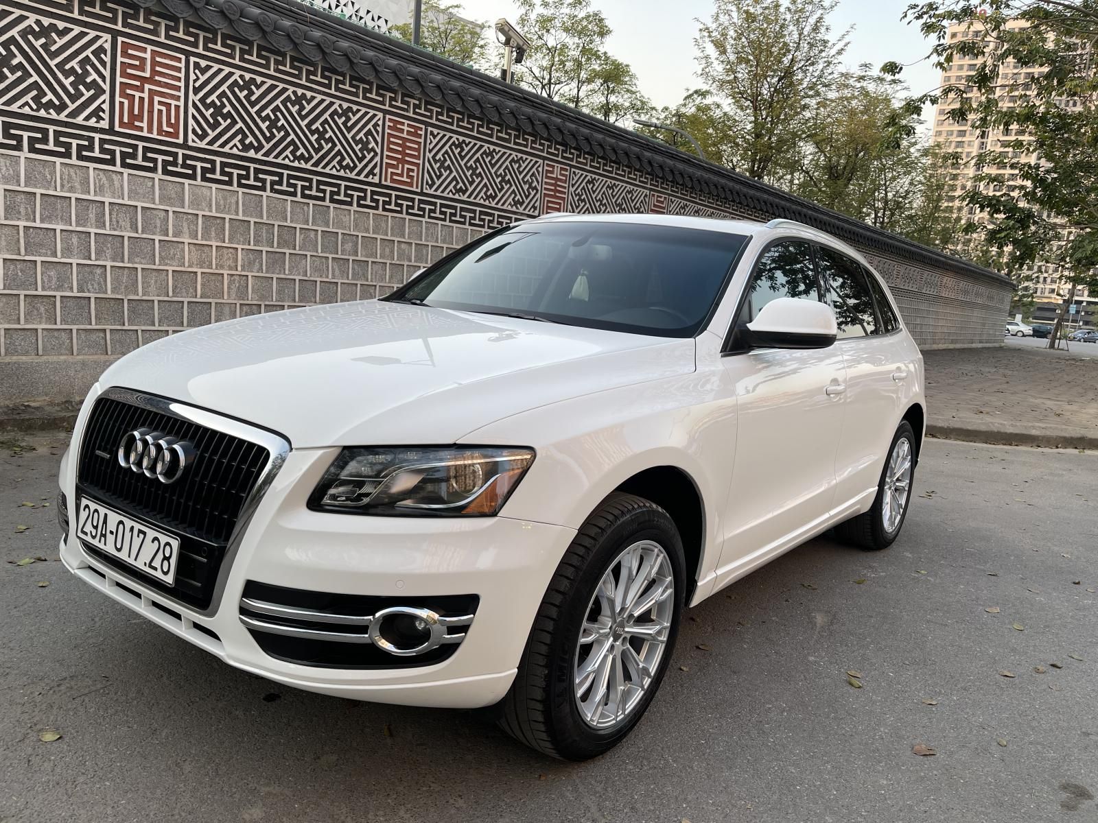 Audi Q5 3.2 2009 - Cần bán Audi Q5 đời 2009 xe gia đình giá 660tr