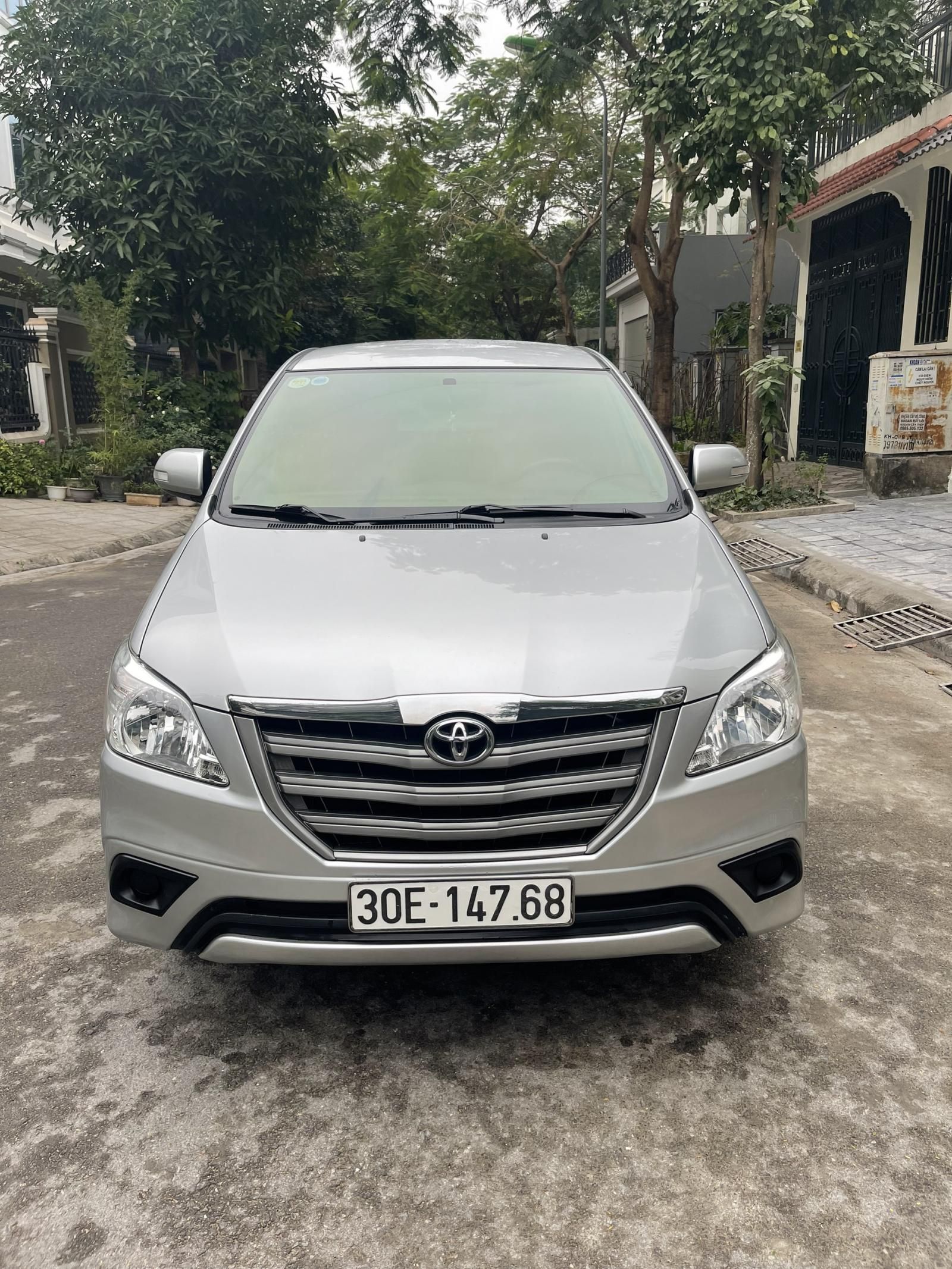 Toyota Innova 2.0E 2016 - Gia Hưng Auto bán xe Innova 2.0E màu bạc, 1 chỉ từ mới