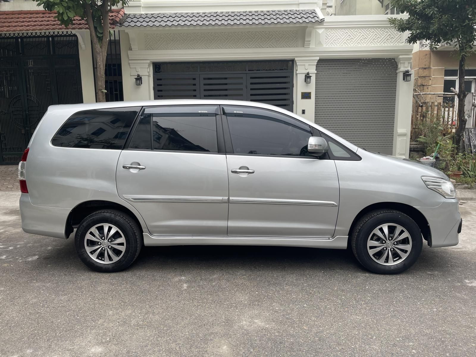 Toyota Innova 2.0E 2016 - Gia Hưng Auto bán xe Innova 2.0E màu bạc, 1 chỉ từ mới