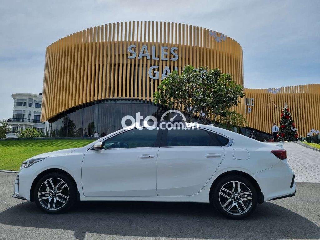 Kia Cerato AT 2019 - Cần bán gấp Kia Cerato 2.0 Premium sản xuất 2019, màu trắng  