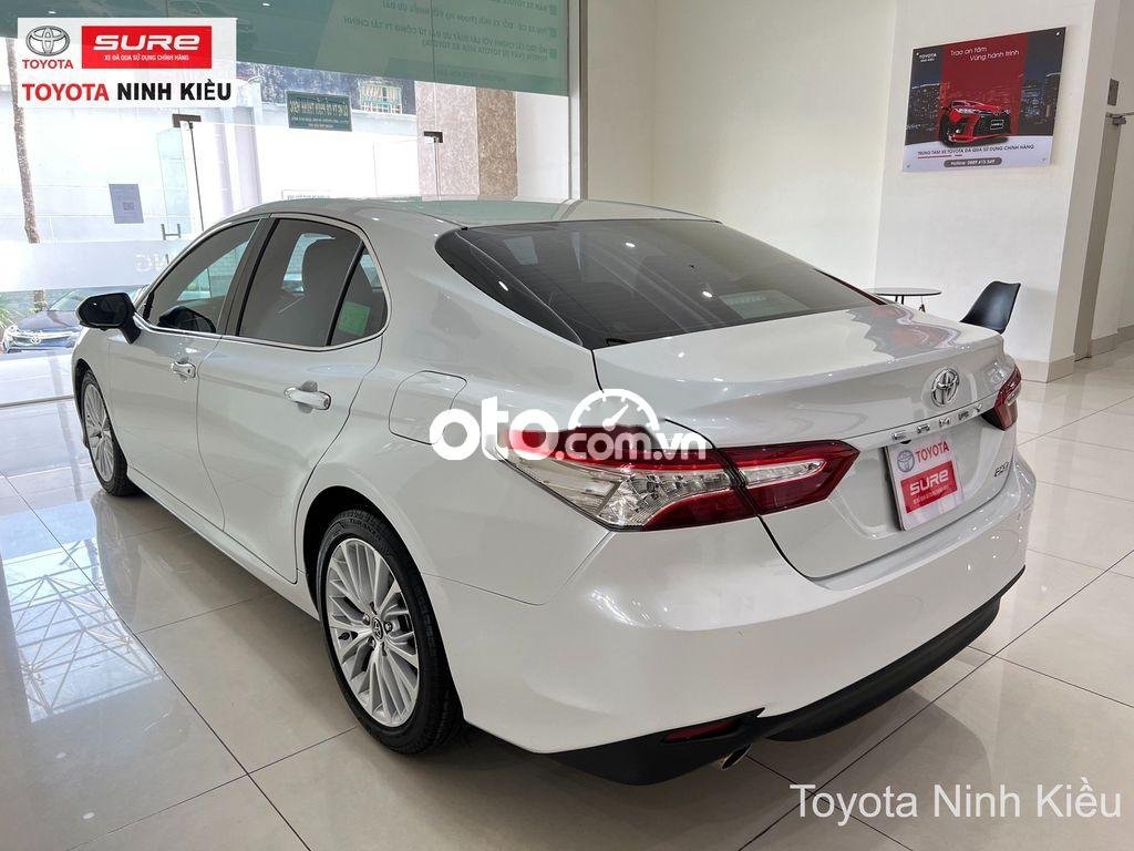 Toyota Camry   2.5Q  2019 - Bán ô tô Toyota Camry 2.5Q 2019, màu trắng, nhập khẩu nguyên chiếc