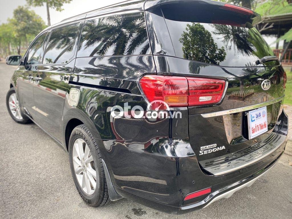 Kia Sedona   2.2 DAT 2018 - Bán xe Kia Sedona 2.2 DAT năm 2018, màu đen, giá tốt