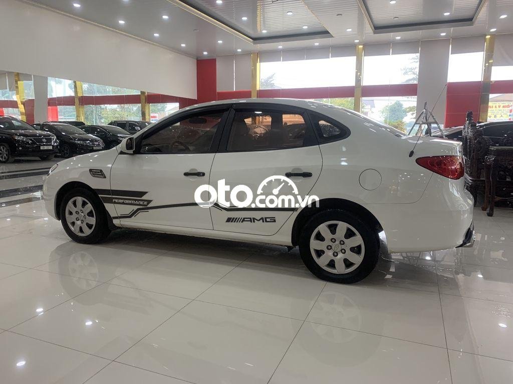 Hyundai Elantra 2011 - Bán xe Hyundai Elantra SX 1.8MT 2011, màu trắng, giá 245tr