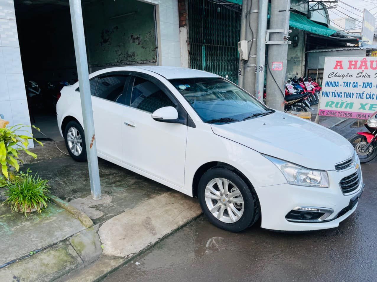 Chevrolet Cruze  LT  2016 - Bán Chevrolet Cruze LT sản xuất năm 2016, màu trắng, giá chỉ 315 triệu