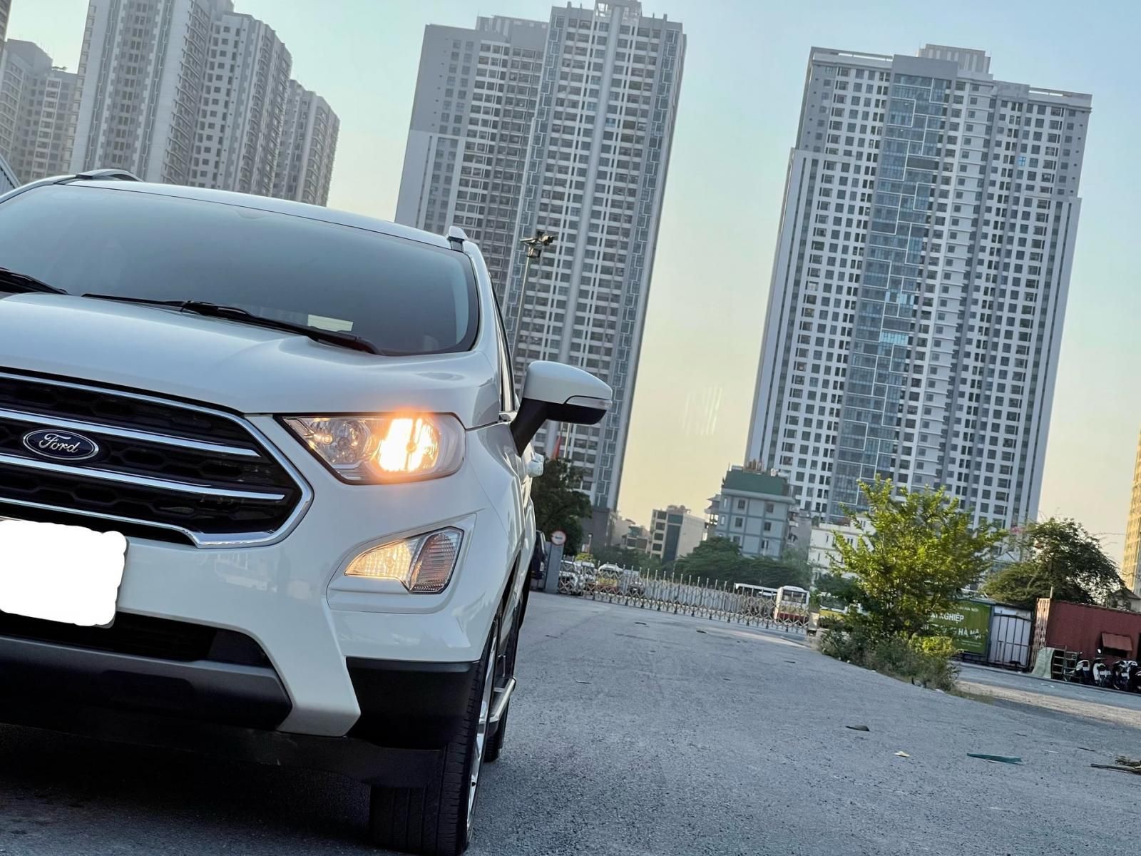 Ford EcoSport AT 2015 - Cần bán gấp Ford EcoSport AT năm sản xuất 2018, màu trắng