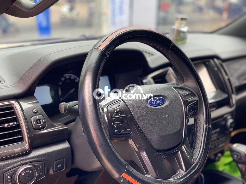 Ford Everest   AT 2019 - Cần bán gấp Ford Everest AT sản xuất 2019, màu đen, xe nhập còn mới