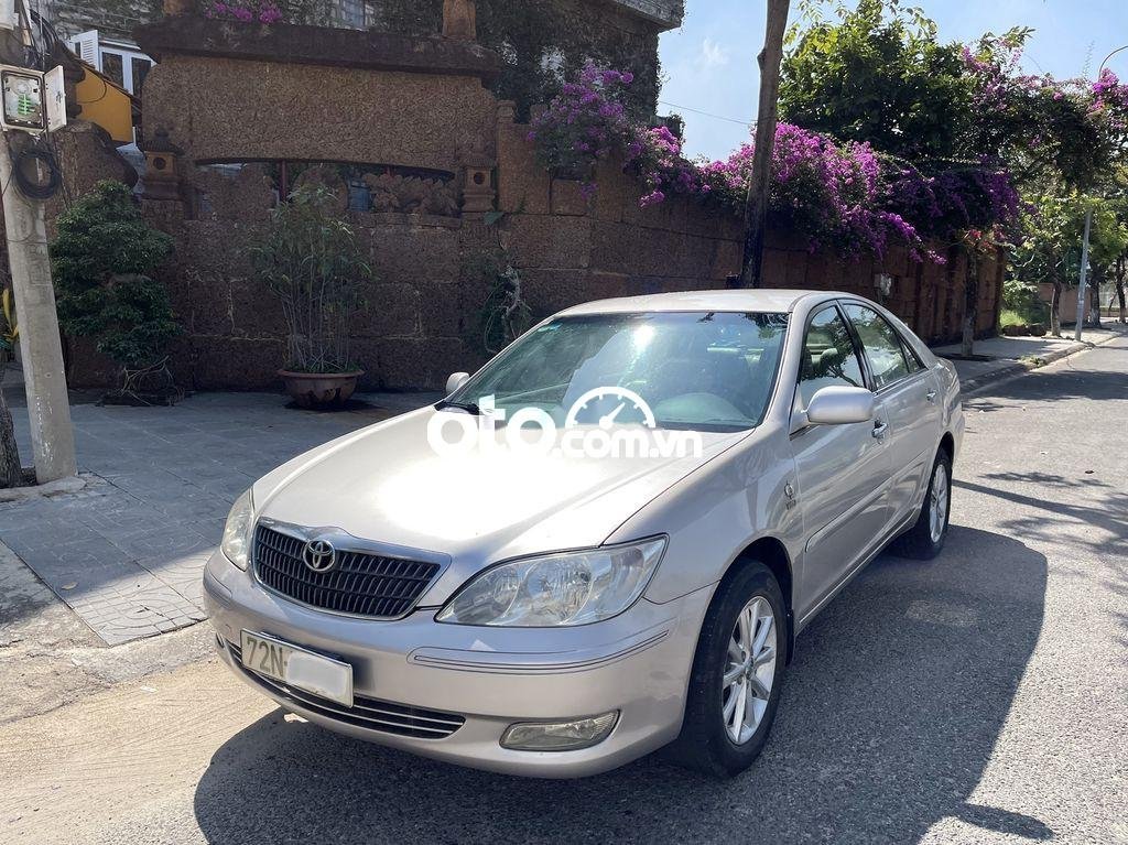 Toyota Camry   2.4G  MT 2004 - Bán xe Toyota Camry 2.4G  MT năm 2004, màu bạc giá cạnh tranh