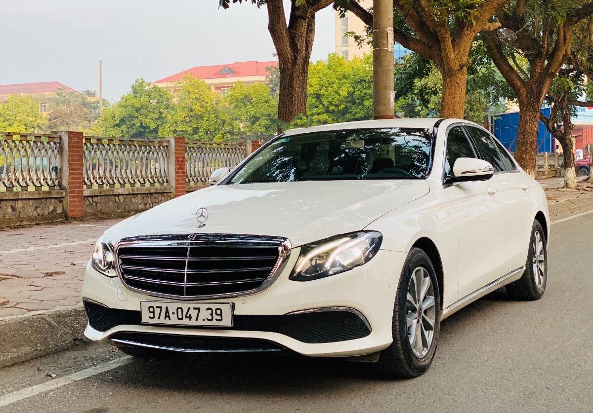 Mercedes-Benz 2019 - Bán xe Mercedes E200 đời 2019, màu trắng, nhập khẩu nguyên chiếc chính chủ