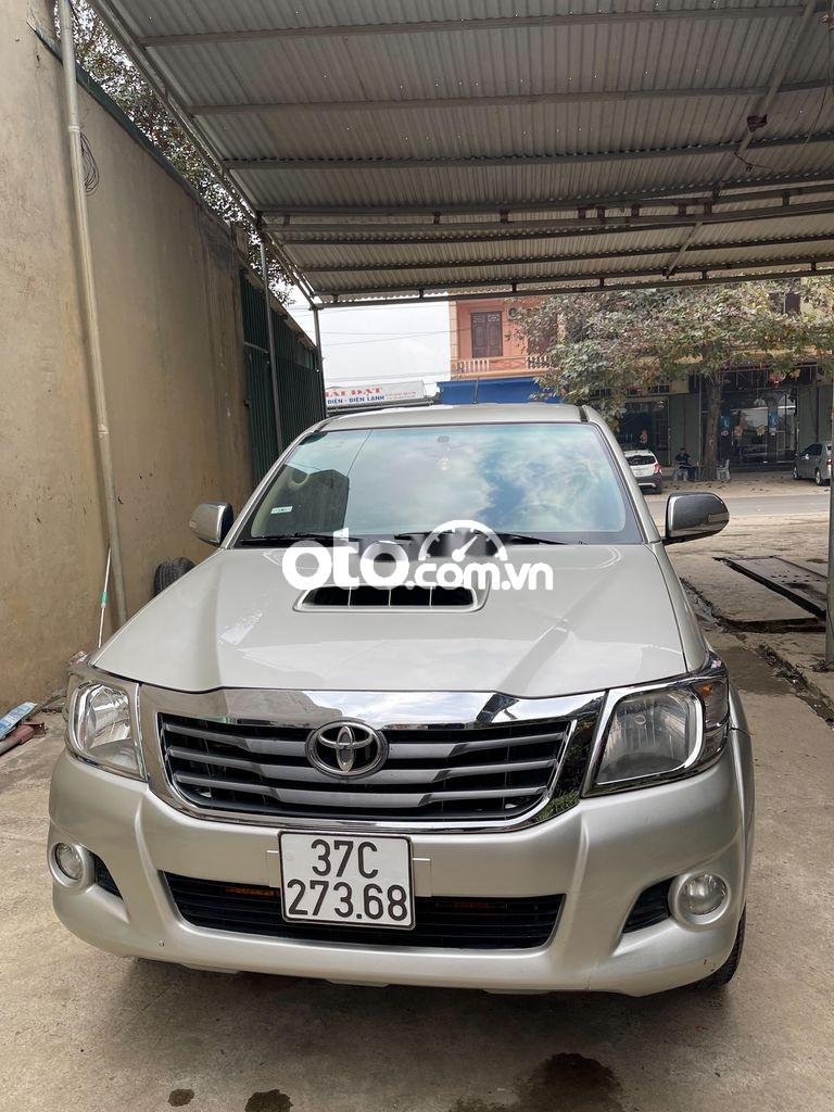 Toyota Hilux  G 2013 - Bán xe Toyota Hilux G sản xuất năm 2013, nhập khẩu nguyên chiếc