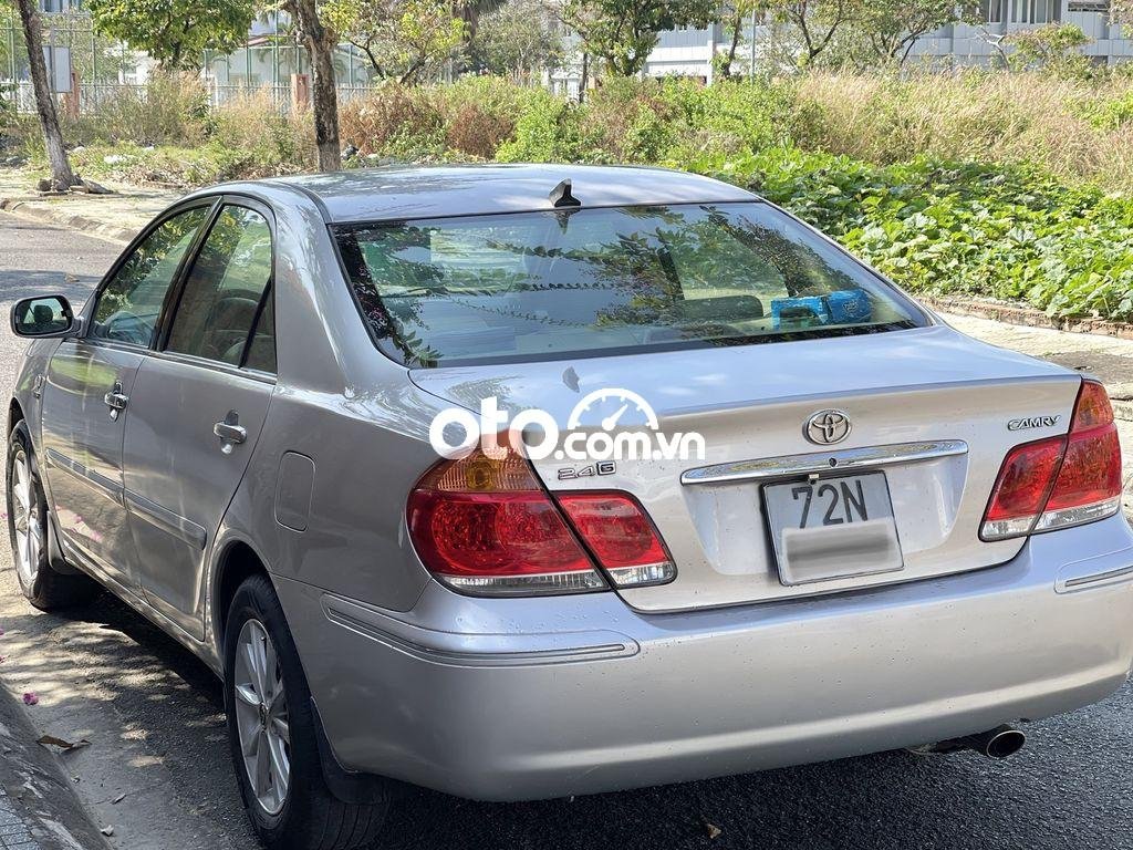 Toyota Camry   2.4G  MT 2004 - Bán xe Toyota Camry 2.4G  MT năm 2004, màu bạc giá cạnh tranh