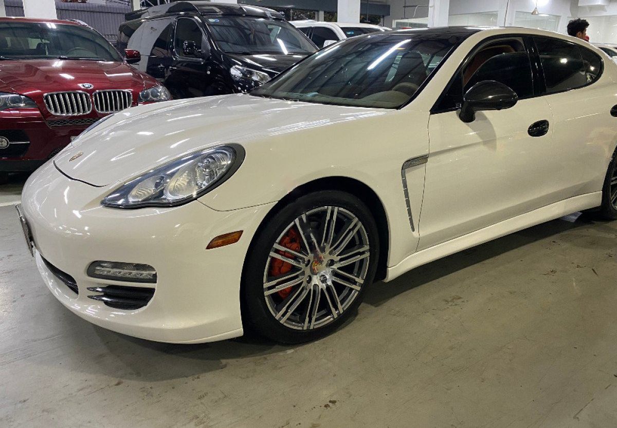 Porsche Panamera 2011 - Cần bán gấp Porsche Panamera S sản xuất 2011, màu trắng, nhập khẩu nguyên chiếc còn mới