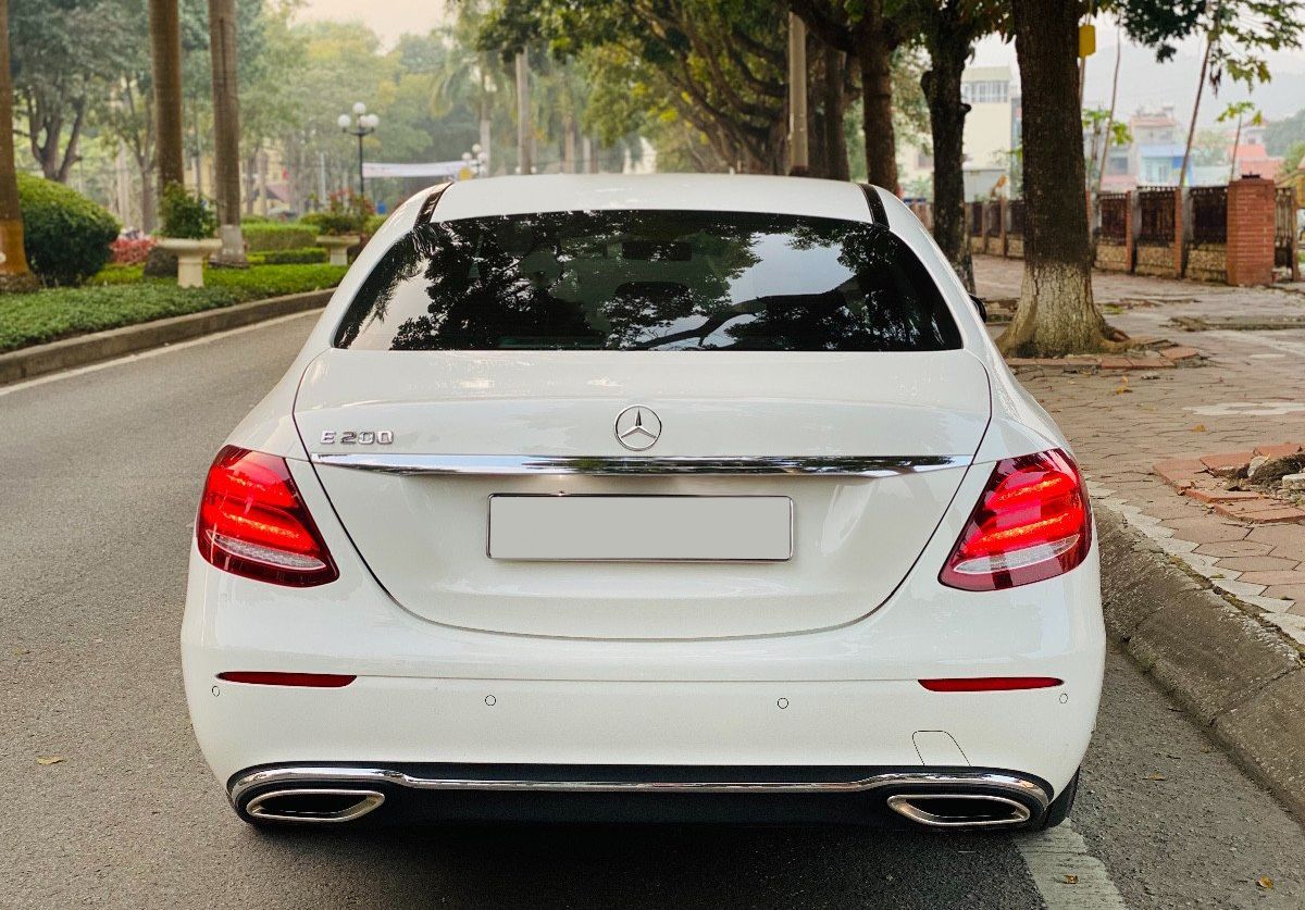 Mercedes-Benz 2019 - Bán xe Mercedes E200 đời 2019, màu trắng, nhập khẩu nguyên chiếc chính chủ