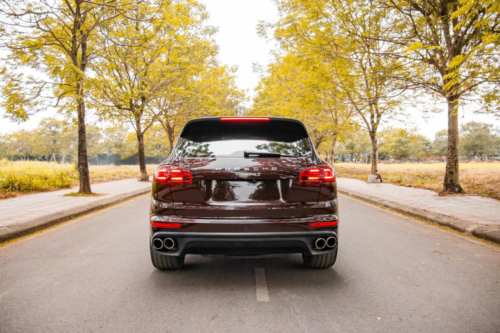 Porsche Cayenne S 0 2016 - Bán Porsche Cayenne S 2016 màu nâu đã Wrap cam đỏ