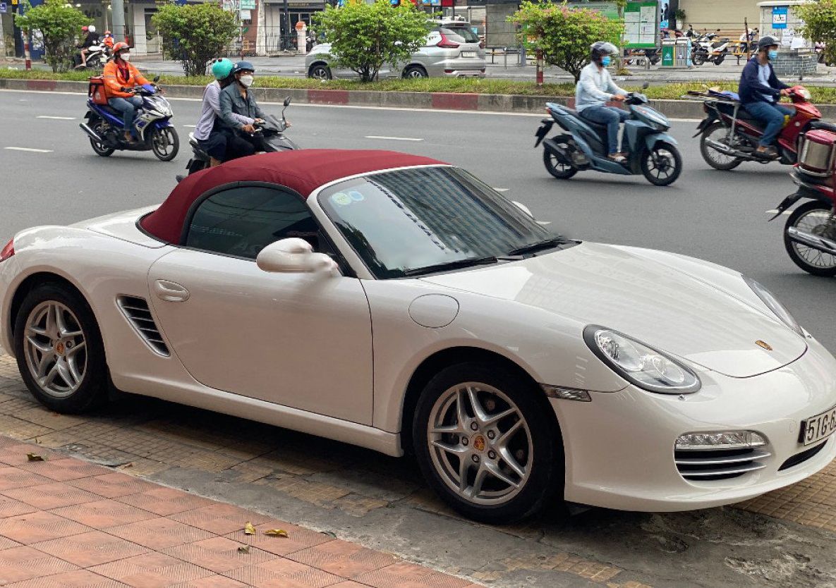 Porsche Boxster 2010 - Cần bán gấp Porsche Boxster sản xuất năm 2010, màu trắng, nhập khẩu nguyên chiếc