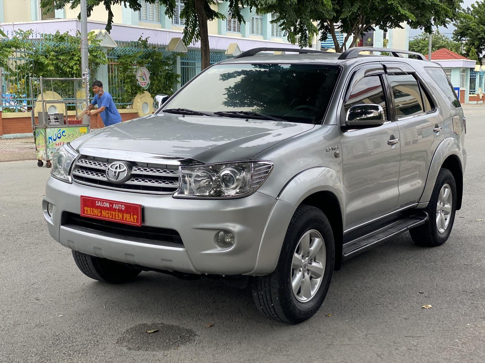 Toyota Fortuner V 2009 - Bán Toyota Fortuner V đời 2009, màu bạc