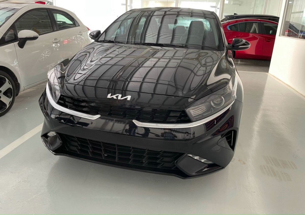 Kia K3   1.6 AT Luxury  2021 - Cần bán Kia K3 1.6 AT Luxury năm 2021, màu đen, giá 609tr