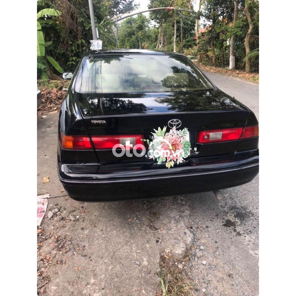 Toyota Camry      1998 - Bán ô tô Toyota Camry sản xuất 1998, màu đen chính chủ