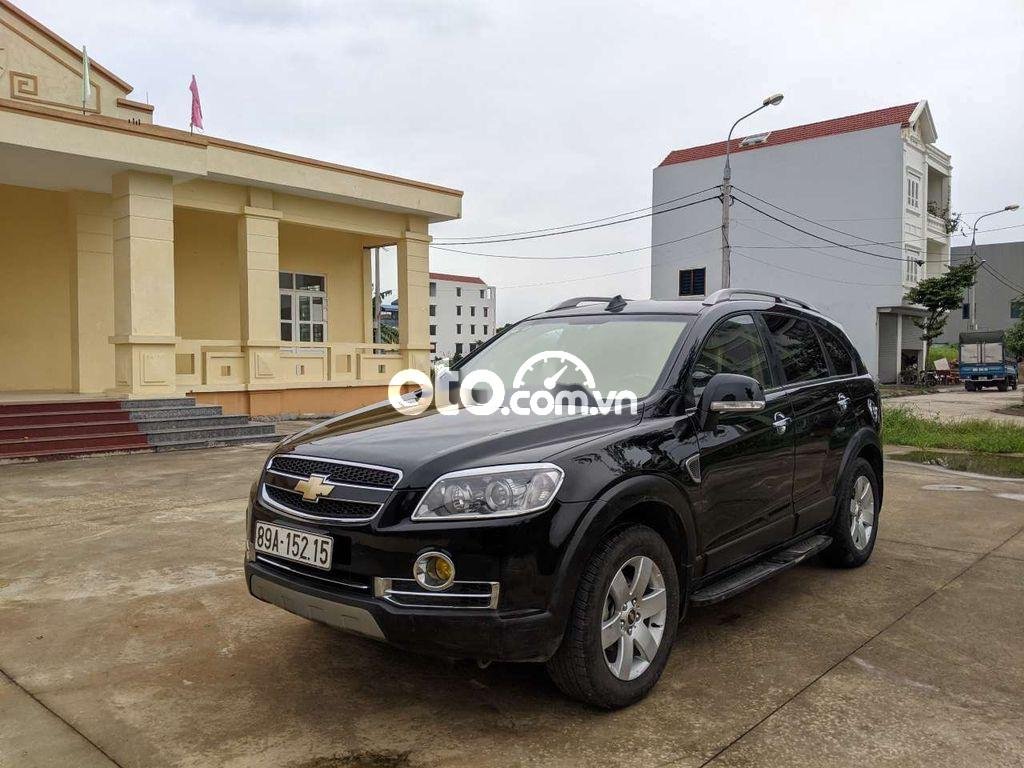 Chevrolet Captiva   LT 2011 - Xe Chevrolet Captiva LT năm sản xuất 2011, màu đen còn mới 