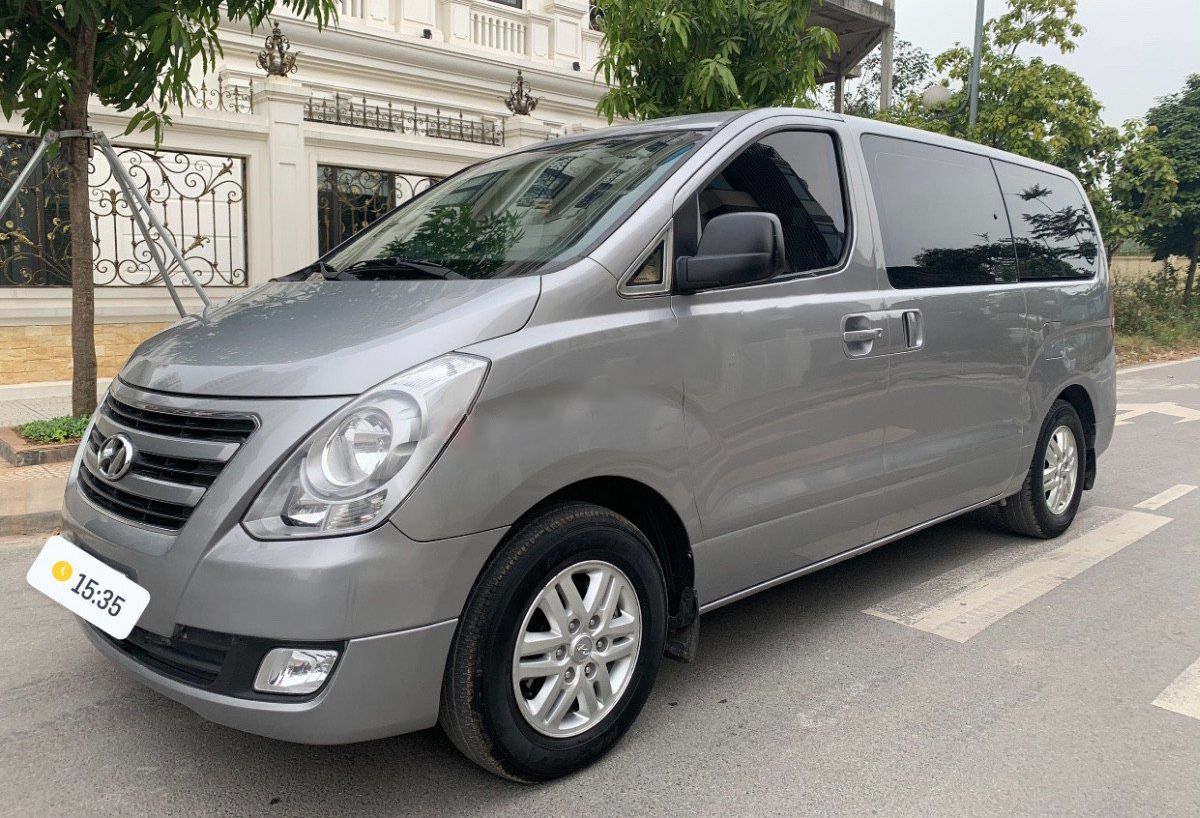 Hyundai Grand Starex   2.5MT  2016 - Bán Hyundai Grand Starex 2.5MT năm sản xuất 2016, màu bạc, nhập khẩu giá cạnh tranh