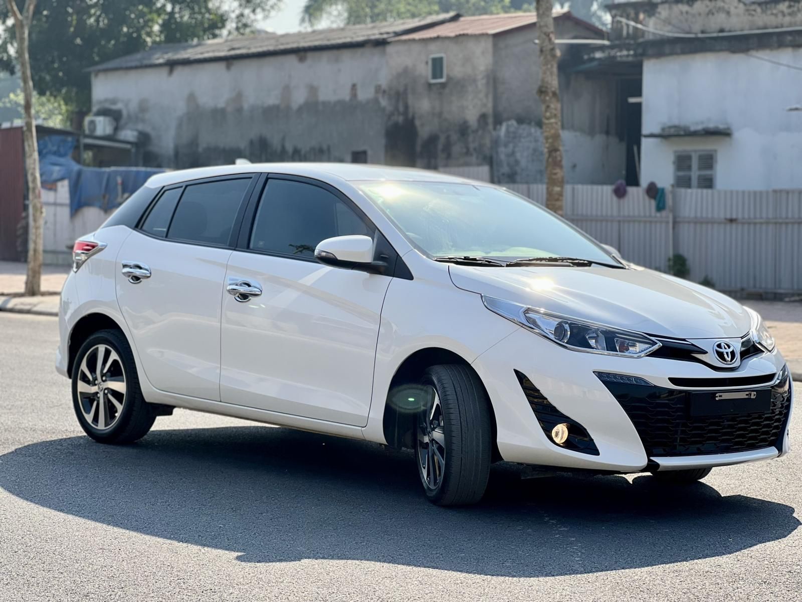 Toyota Yaris 2018 - Chính chỉ bán Toyota Yaris 2018, xe giữ gìn như mới, nguyên zin 100%, bao test hãng, liên hệ để thương lượng