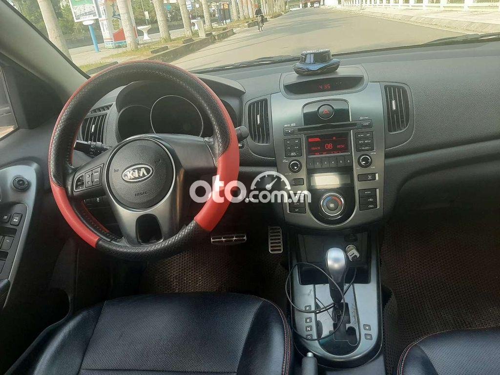 Kia Cerato AT 2010 - Cần bán gấp Kia Cerato AT đời 2010, màu bạc, nhập khẩu số tự động