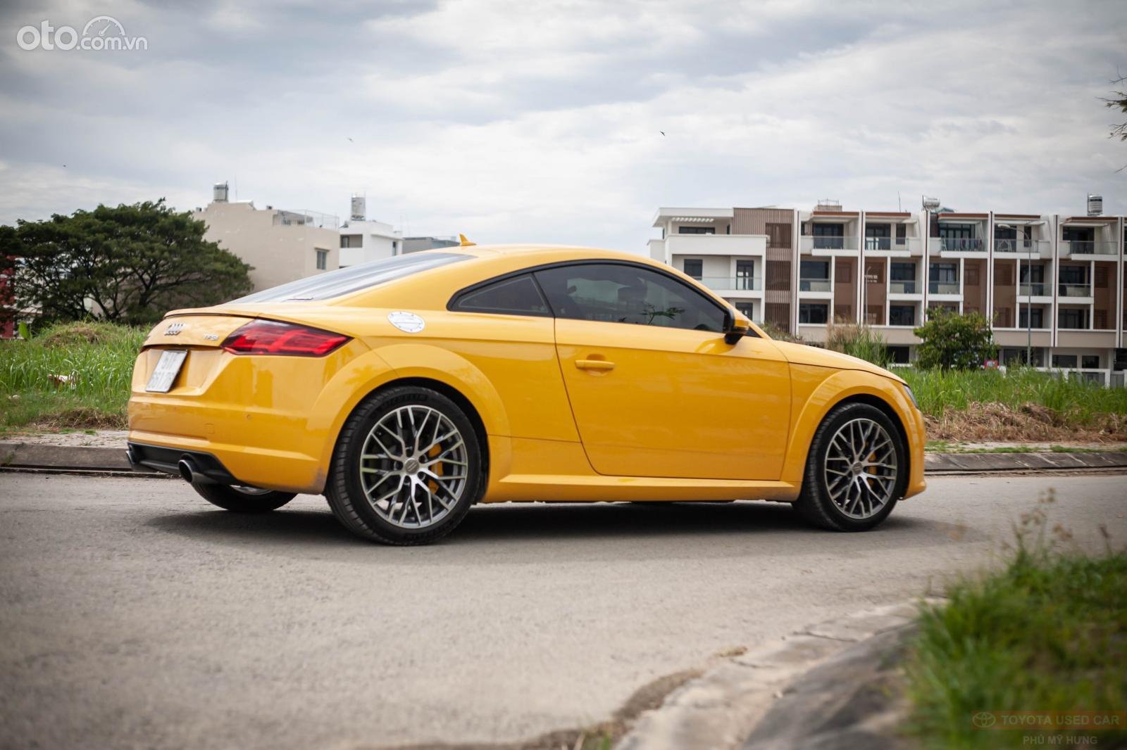 Audi TT 2016 - Bán ô tô Audi TT TFSI sản xuất 2016, màu vàng, nhập khẩu nguyên chiếc