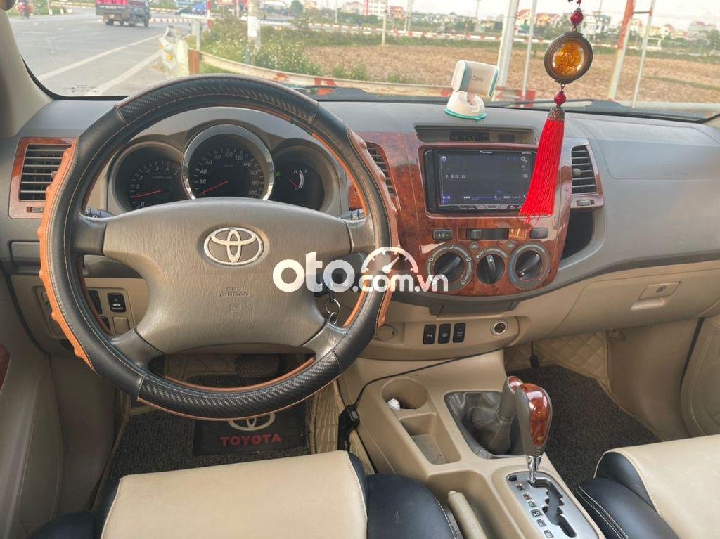 Toyota Fortuner SR5 2010 - Bán xe Toyota Fortuner SR5 năm 2010, màu đen, nhập khẩu Thái Lan